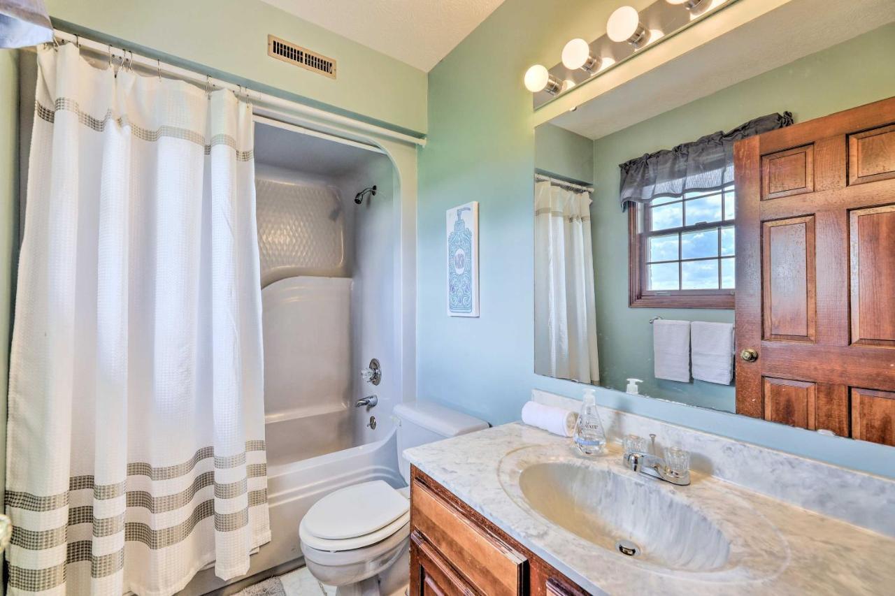 Charming Williamstown Retreat With Private Yard Villa Luaran gambar